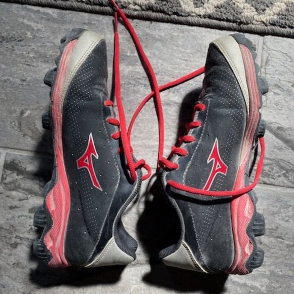 Mizuna Boy's Baseball Cleats, Size 5 - Picture 3 of 4